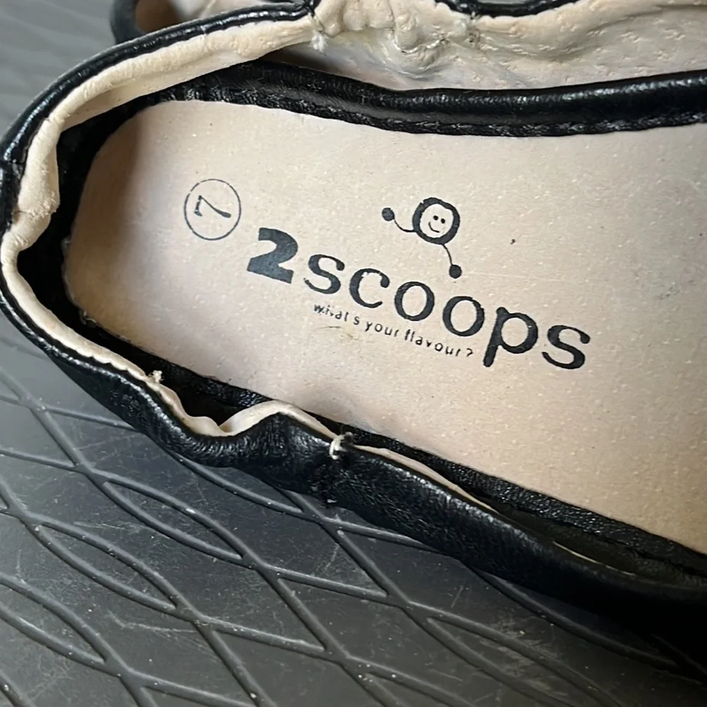 2 Scoops Lambskin ballet flats Almond toe bow black white Size 7